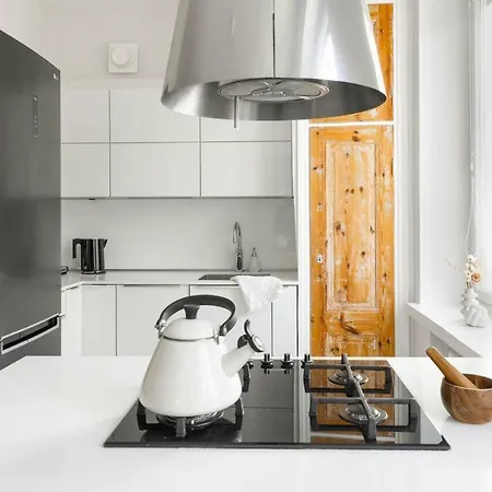 Airy And Bright One-bedroom Apartamento *