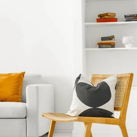 Airy And Bright One-bedroom Apartamento *