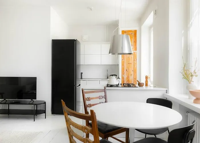 Airy And Bright One-bedroom *