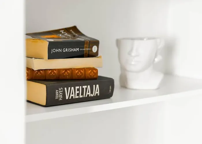 Airy And Bright One-bedroom * هلسنكي