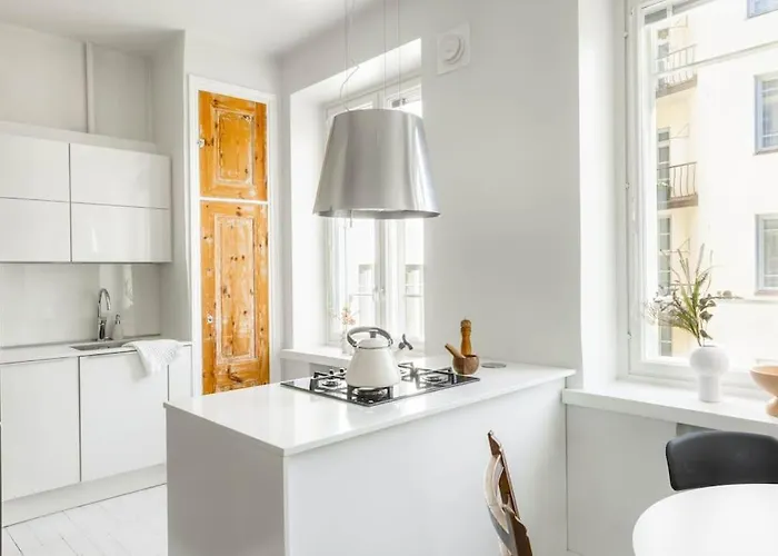 Airy And Bright One-bedroom *