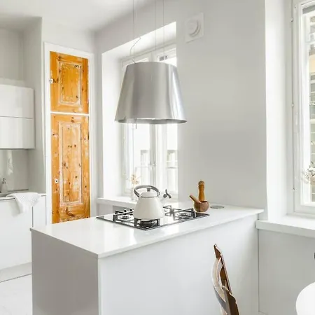 Airy And Bright One-bedroom *